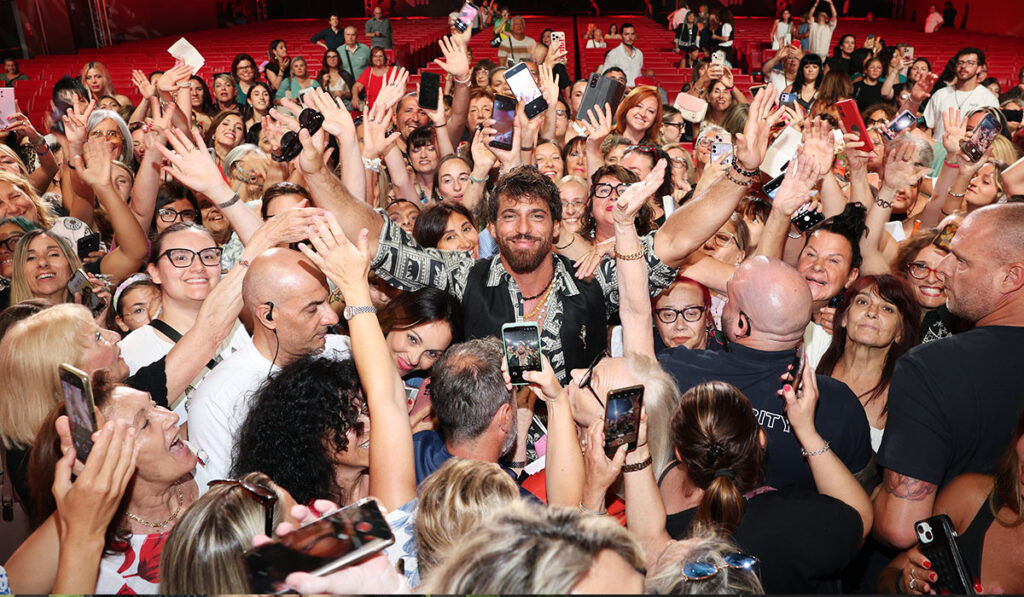 Can Yaman incontra i fan a Rimini 2025