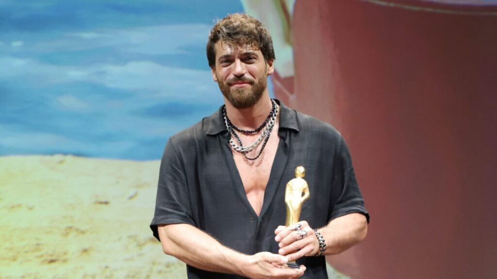 Can Yaman riceve il Prix Excellence International Star a Rimini